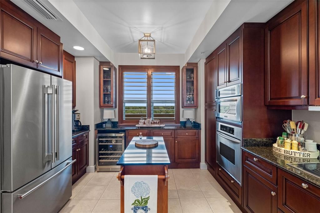 Active With Contract: $925,000 (3 beds, 2 baths, 2000 Square Feet)