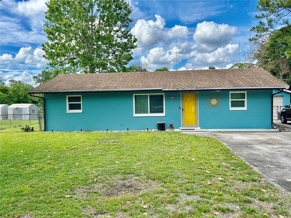 For Sale: $240,000 (3 beds, 2 baths, 986 Square Feet)