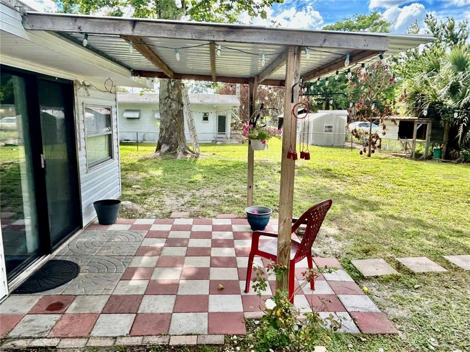 For Sale: $240,000 (3 beds, 2 baths, 986 Square Feet)