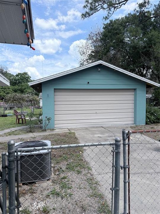 For Sale: $240,000 (3 beds, 2 baths, 986 Square Feet)
