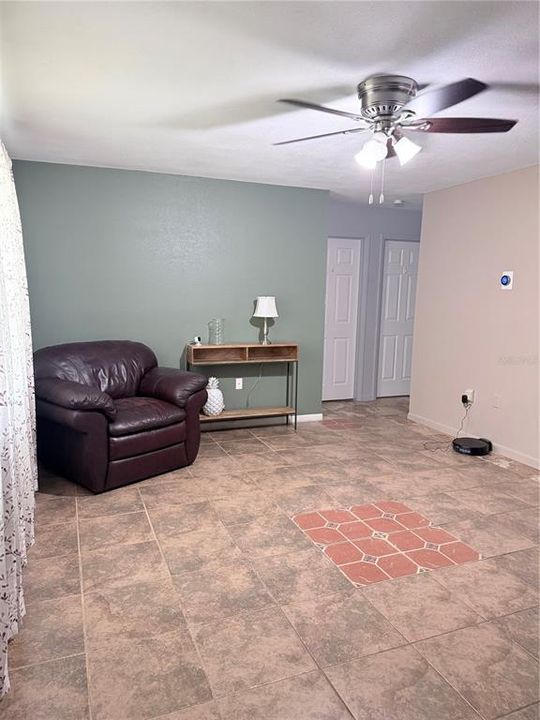 For Sale: $240,000 (3 beds, 2 baths, 986 Square Feet)