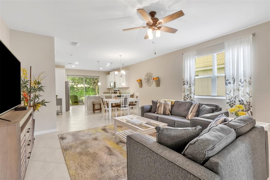 Active With Contract: $249,000 (2 beds, 2 baths, 1544 Square Feet)