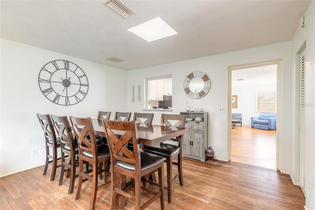 Active With Contract: $334,900 (3 beds, 1 baths, 1527 Square Feet)