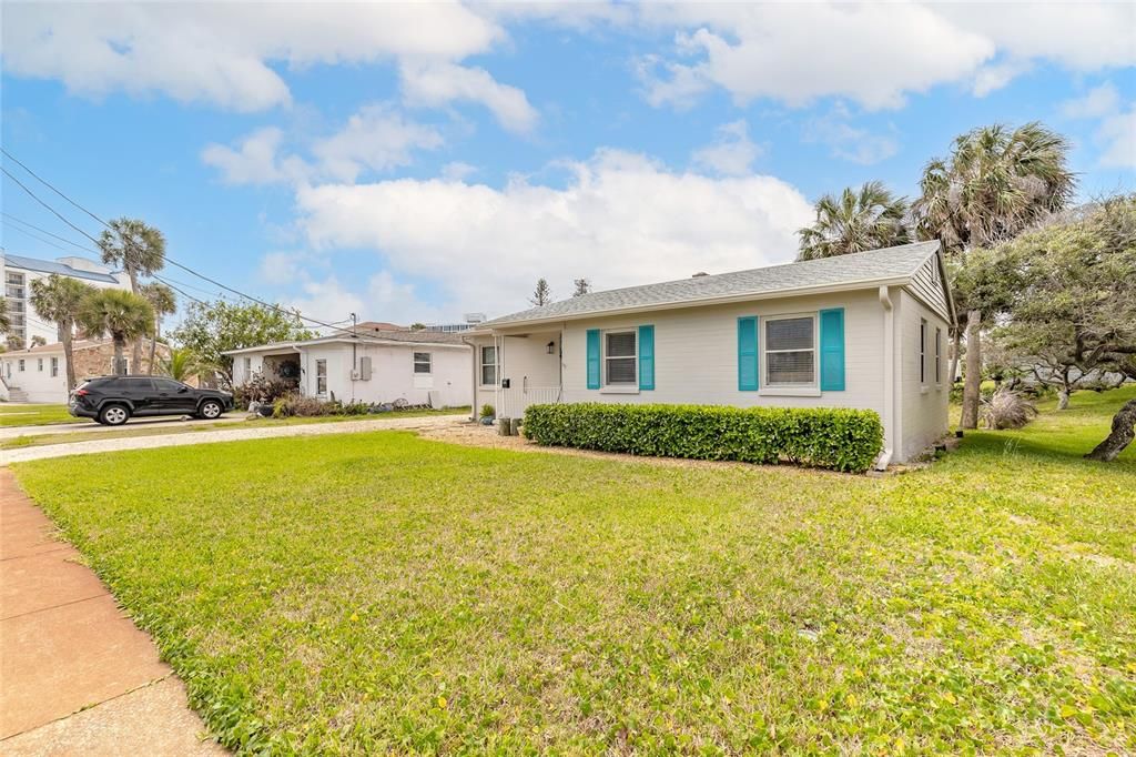 Active With Contract: $334,900 (3 beds, 1 baths, 1527 Square Feet)