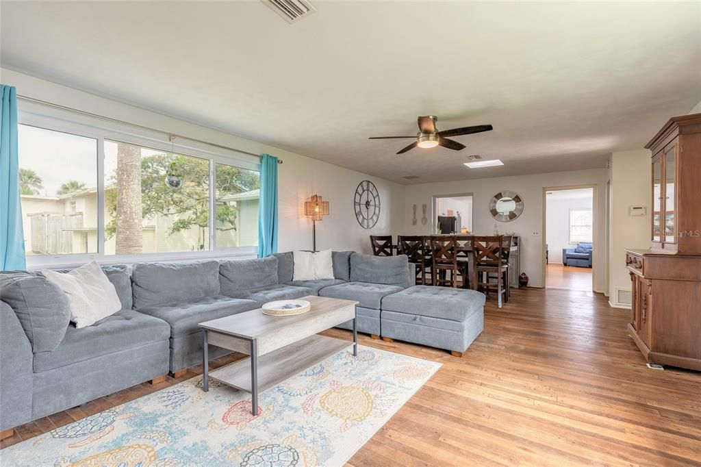 Active With Contract: $334,900 (3 beds, 1 baths, 1527 Square Feet)