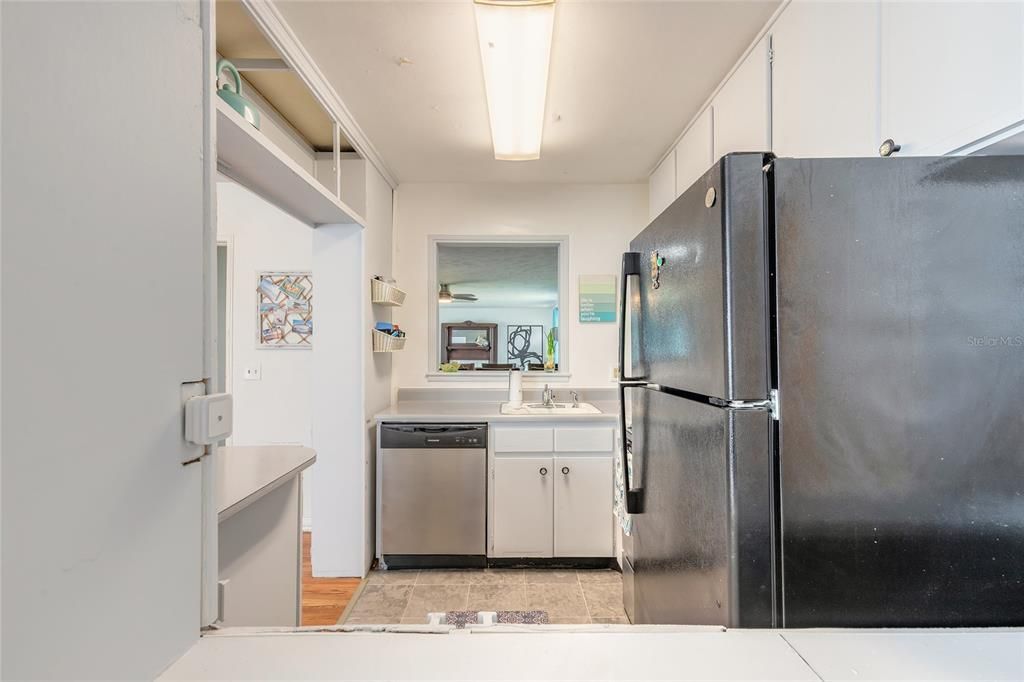 Active With Contract: $334,900 (3 beds, 1 baths, 1527 Square Feet)