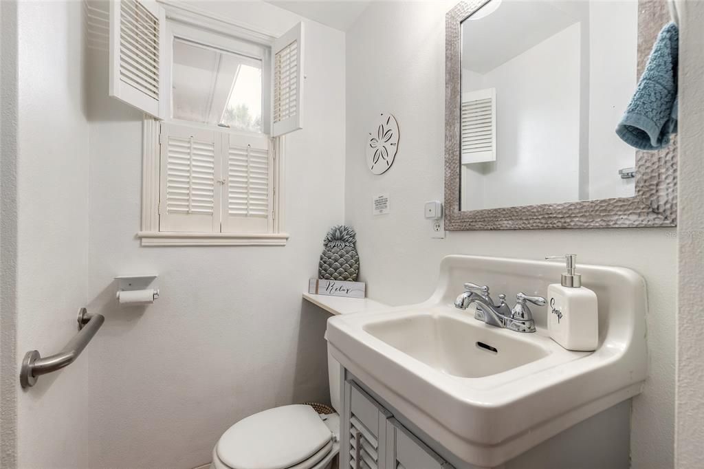 Active With Contract: $334,900 (3 beds, 1 baths, 1527 Square Feet)