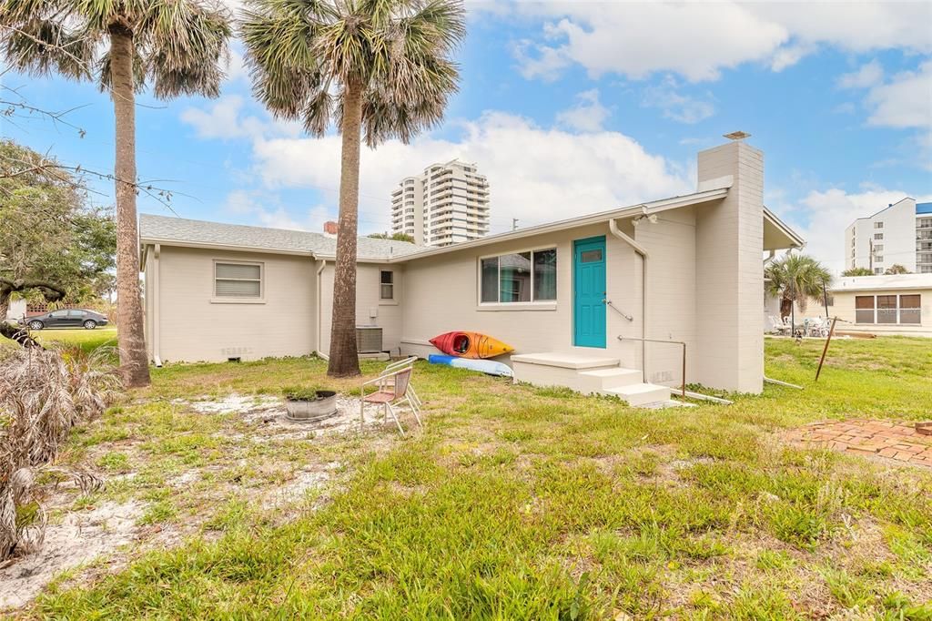 Active With Contract: $334,900 (3 beds, 1 baths, 1527 Square Feet)