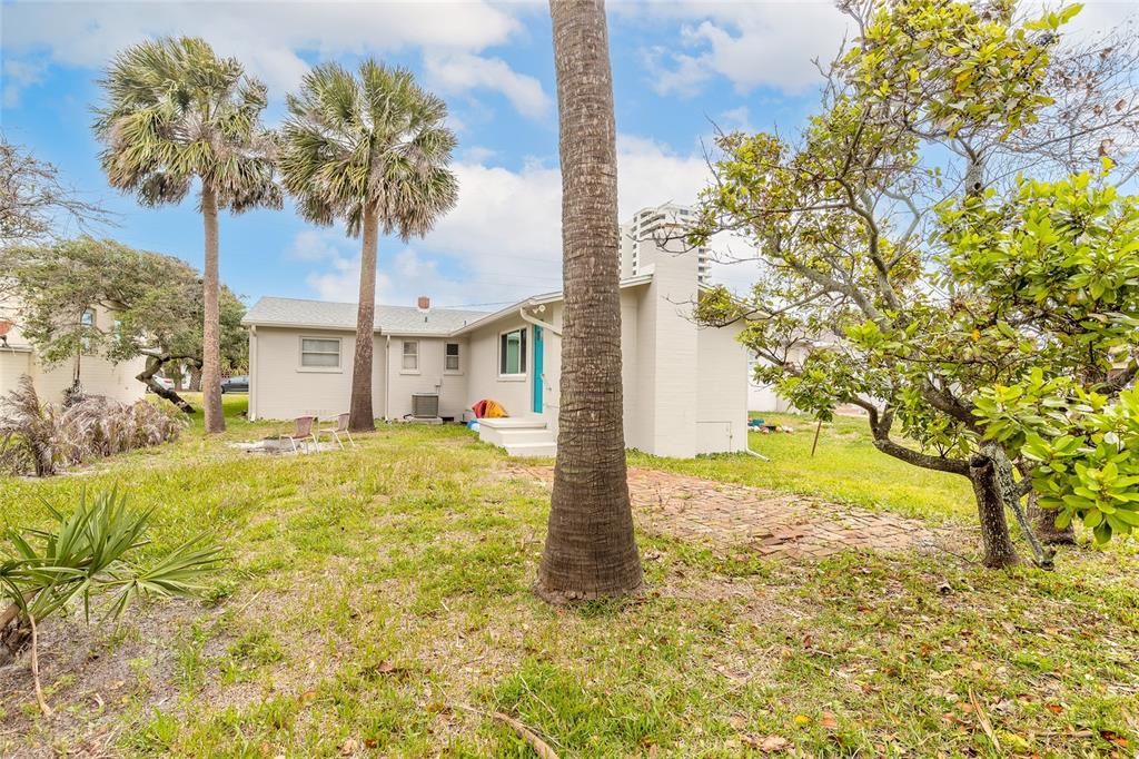 Active With Contract: $334,900 (3 beds, 1 baths, 1527 Square Feet)