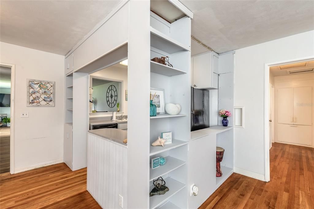 Active With Contract: $334,900 (3 beds, 1 baths, 1527 Square Feet)