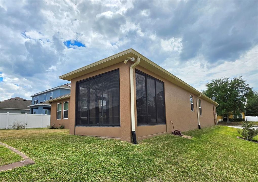 For Sale: $310,000 (4 beds, 2 baths, 1877 Square Feet)