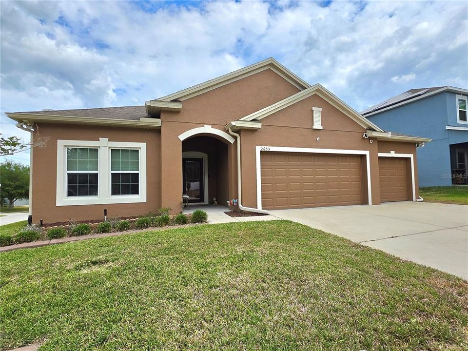 For Sale: $310,000 (4 beds, 2 baths, 1877 Square Feet)