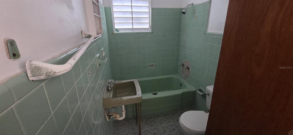 For Sale: $240,000 (0 beds, 0 baths, 1581 Square Feet)
