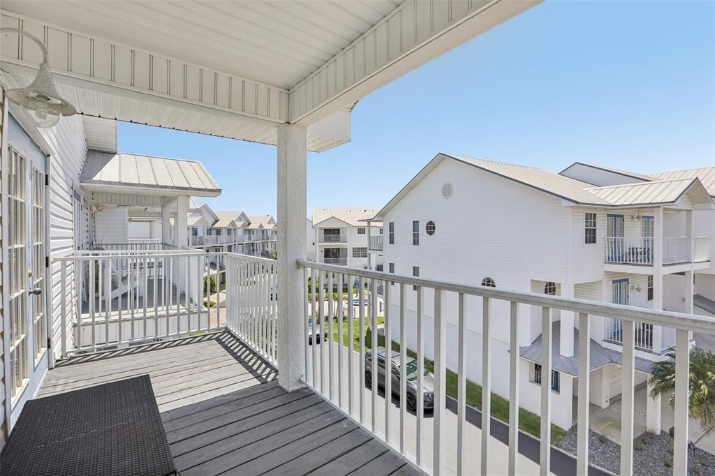 For Sale: $950,000 (3 beds, 2 baths, 2274 Square Feet)