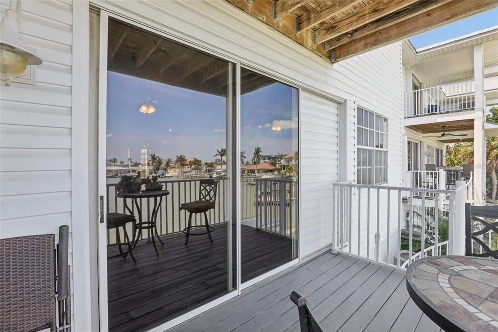 For Sale: $950,000 (3 beds, 2 baths, 2274 Square Feet)