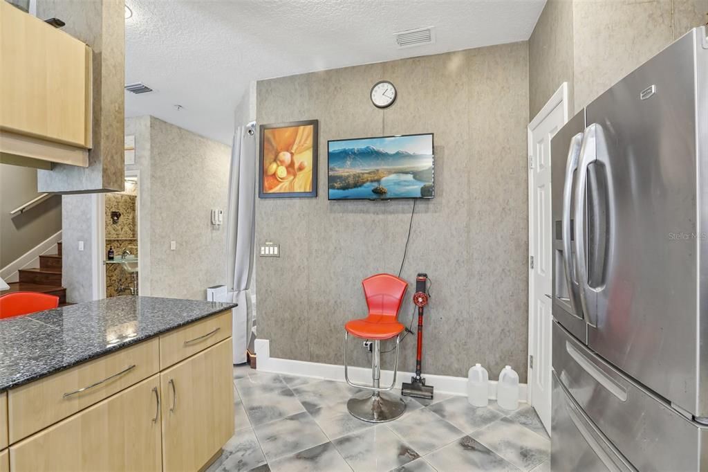 For Sale: $950,000 (3 beds, 2 baths, 2274 Square Feet)