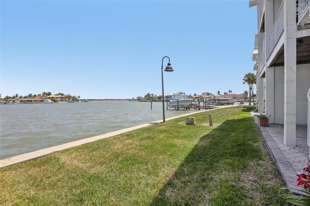 For Sale: $950,000 (3 beds, 2 baths, 2274 Square Feet)