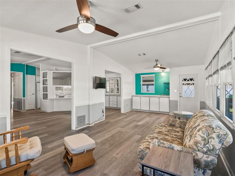 For Sale: $205,000 (2 beds, 2 baths, 1513 Square Feet)