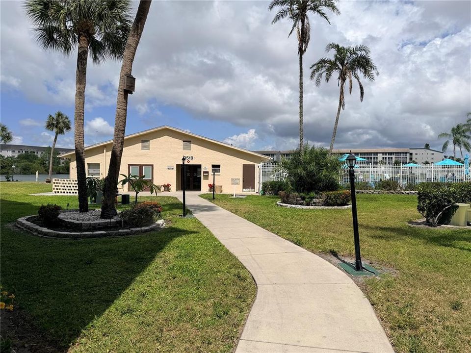 For Sale: $129,000 (2 beds, 2 baths, 1144 Square Feet)
