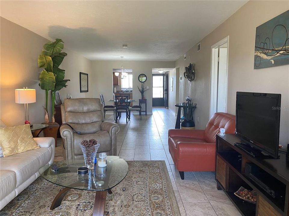 For Sale: $129,000 (2 beds, 2 baths, 1144 Square Feet)