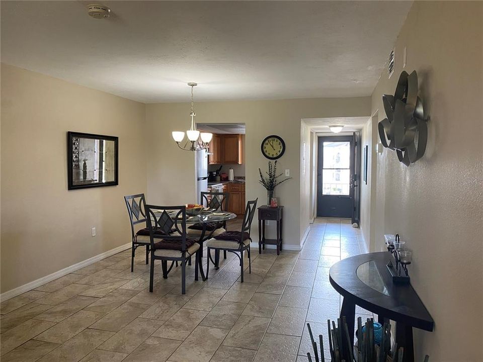For Sale: $129,000 (2 beds, 2 baths, 1144 Square Feet)