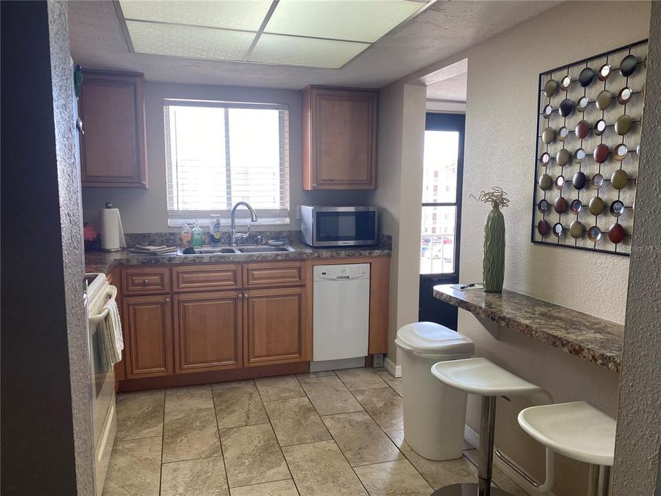 For Sale: $129,000 (2 beds, 2 baths, 1144 Square Feet)