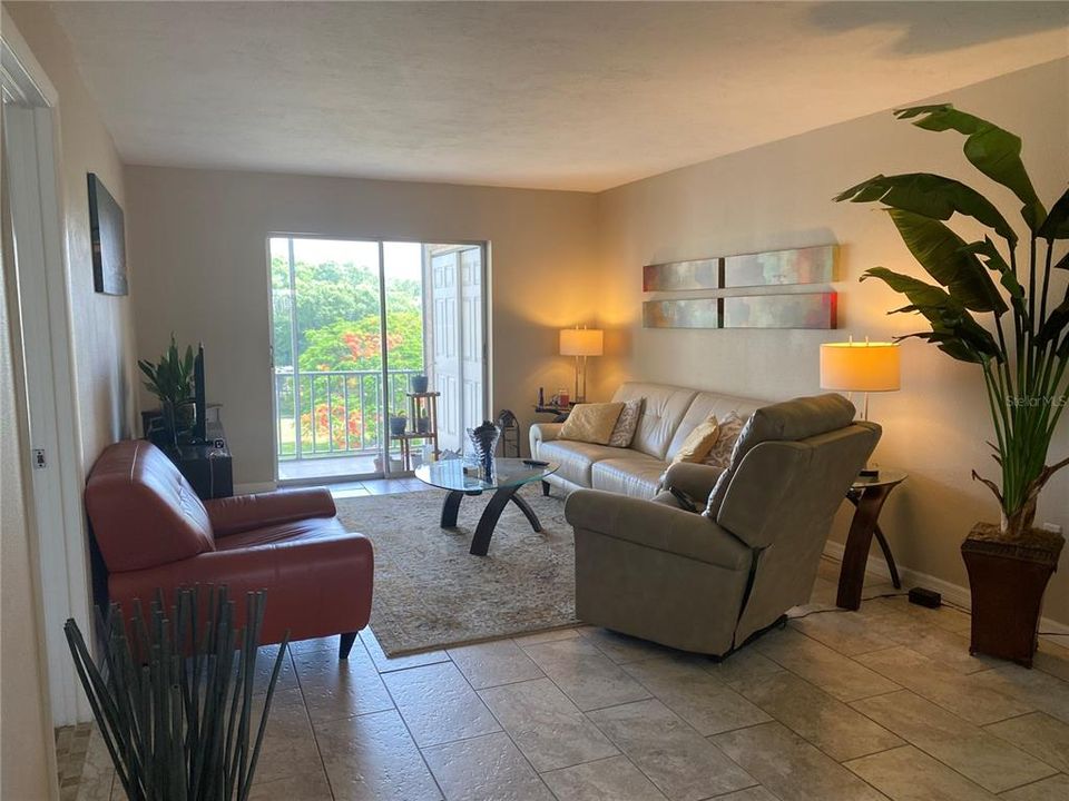 For Sale: $129,000 (2 beds, 2 baths, 1144 Square Feet)
