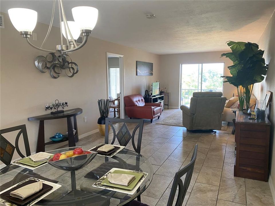 For Sale: $129,000 (2 beds, 2 baths, 1144 Square Feet)
