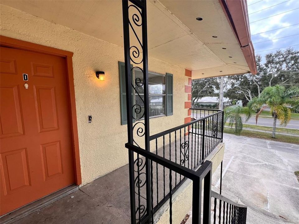 For Rent: $1,100 (2 beds, 1 baths, 820 Square Feet)