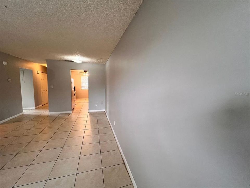 For Rent: $1,100 (2 beds, 1 baths, 820 Square Feet)
