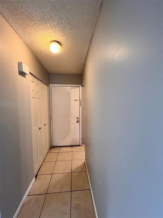 For Rent: $1,100 (2 beds, 1 baths, 820 Square Feet)