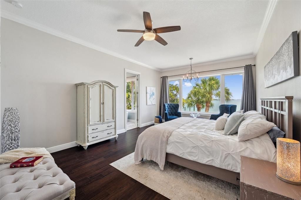 For Sale: $3,399,700 (5 beds, 4 baths, 3741 Square Feet)