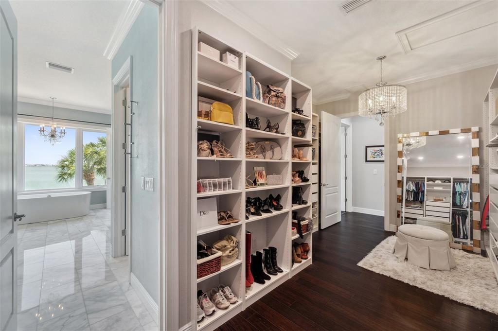 For Sale: $3,399,700 (5 beds, 4 baths, 3741 Square Feet)