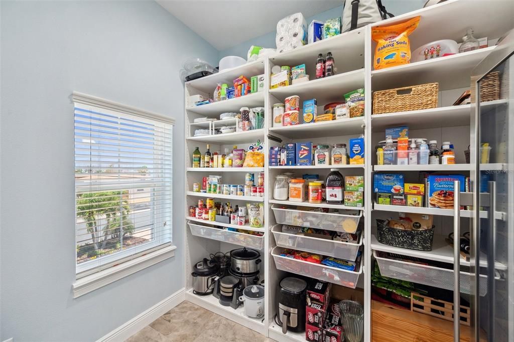For Sale: $3,399,700 (5 beds, 4 baths, 3741 Square Feet)