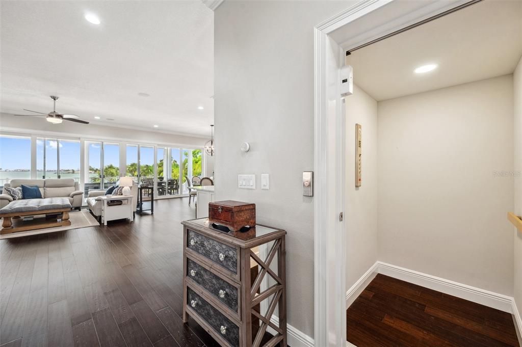 For Sale: $3,399,700 (5 beds, 4 baths, 3741 Square Feet)