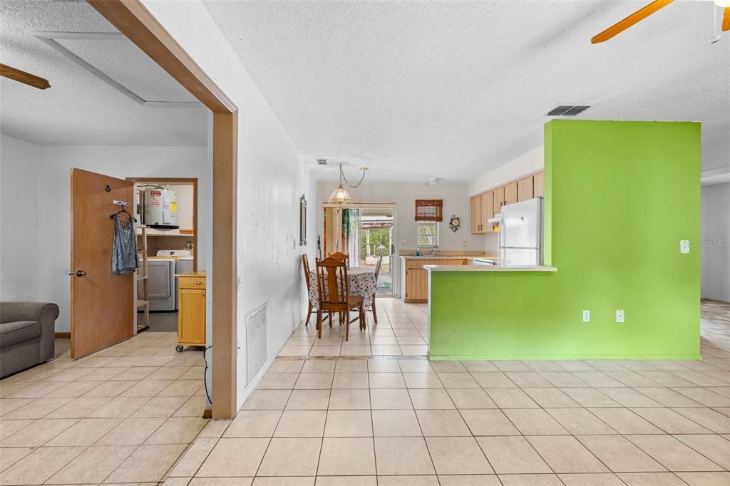 For Sale: $249,900 (2 beds, 1 baths, 1040 Square Feet)
