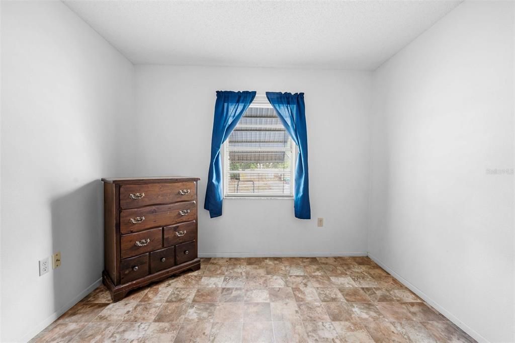 For Sale: $249,900 (2 beds, 1 baths, 1040 Square Feet)