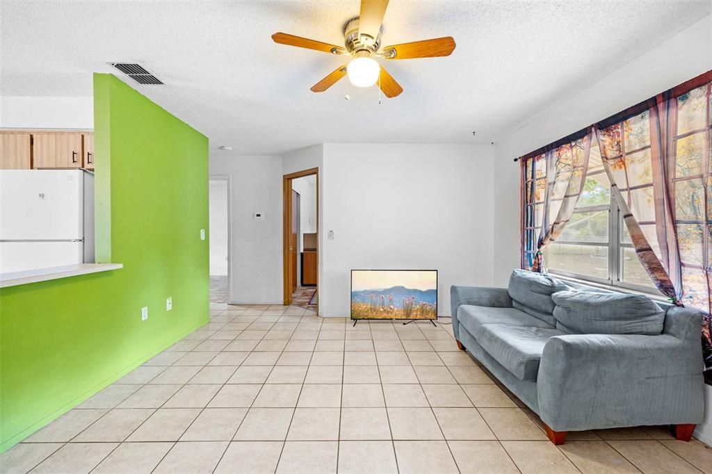 For Sale: $249,900 (2 beds, 1 baths, 1040 Square Feet)