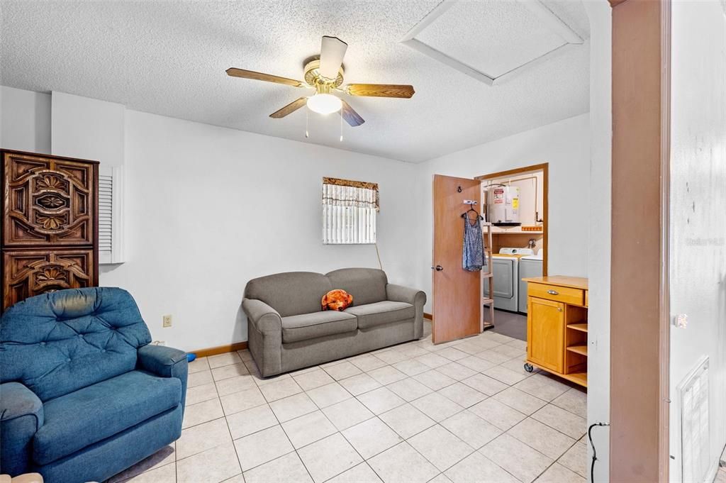 For Sale: $249,900 (2 beds, 1 baths, 1040 Square Feet)