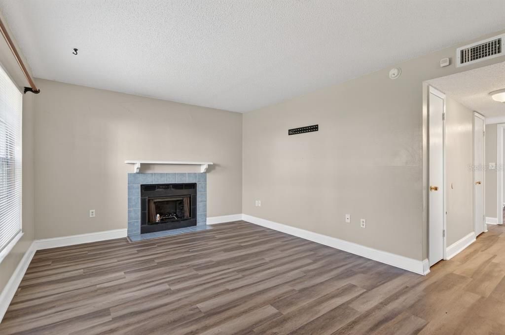 For Rent: $1,500 (2 beds, 2 baths, 912 Square Feet)