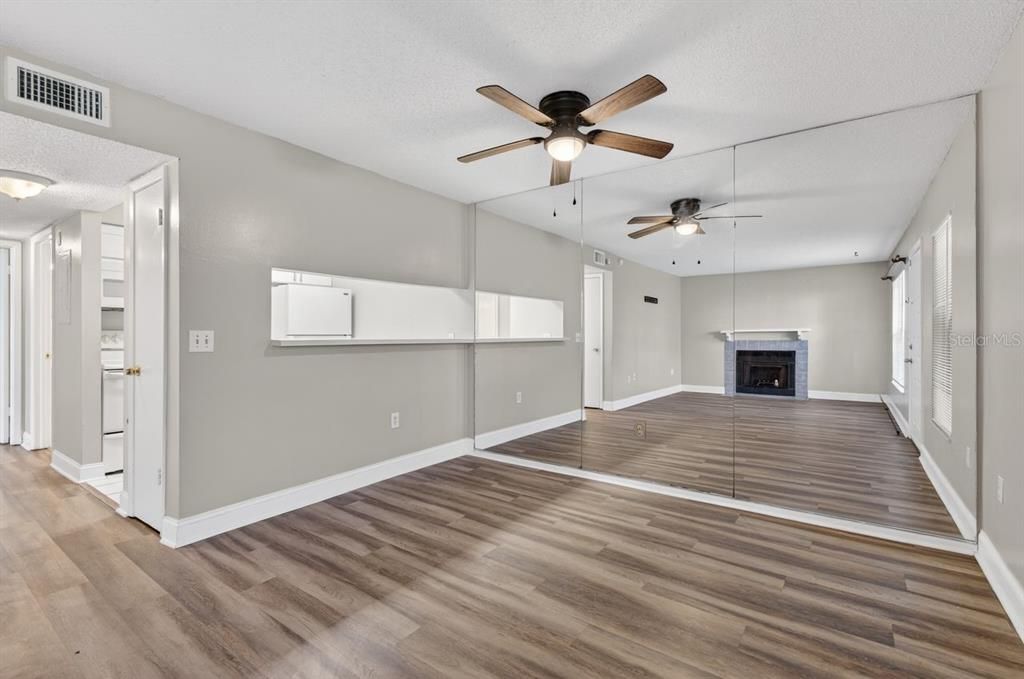 For Rent: $1,500 (2 beds, 2 baths, 912 Square Feet)