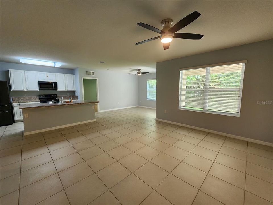 For Rent: $1,900 (3 beds, 2 baths, 1695 Square Feet)