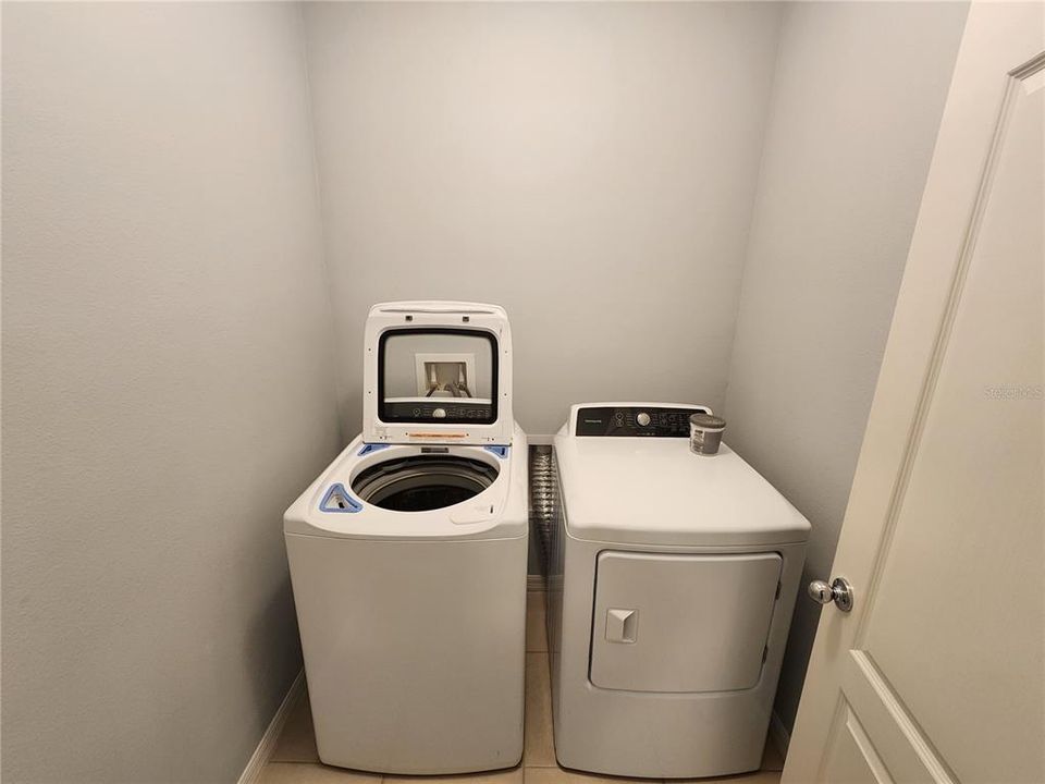 For Rent: $1,900 (3 beds, 2 baths, 1695 Square Feet)