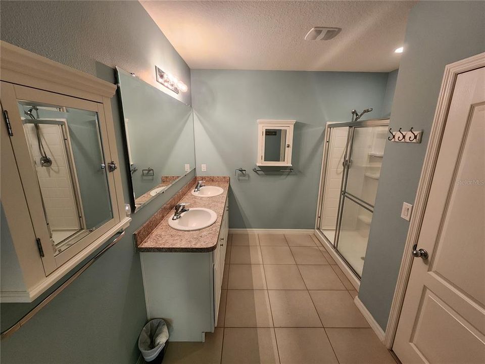 For Rent: $1,900 (3 beds, 2 baths, 1695 Square Feet)