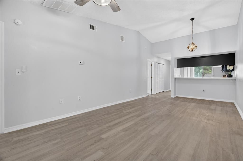 Activo con contrato: $149,900 (2 camas, 2 baños, 921 Pies cuadrados)