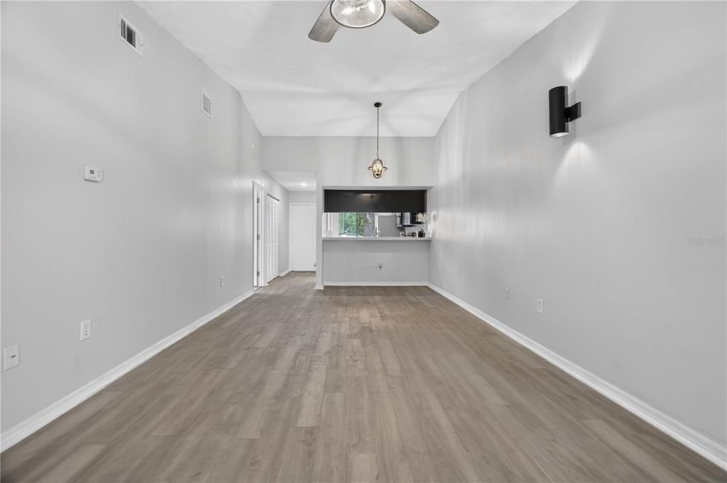 Activo con contrato: $149,900 (2 camas, 2 baños, 921 Pies cuadrados)