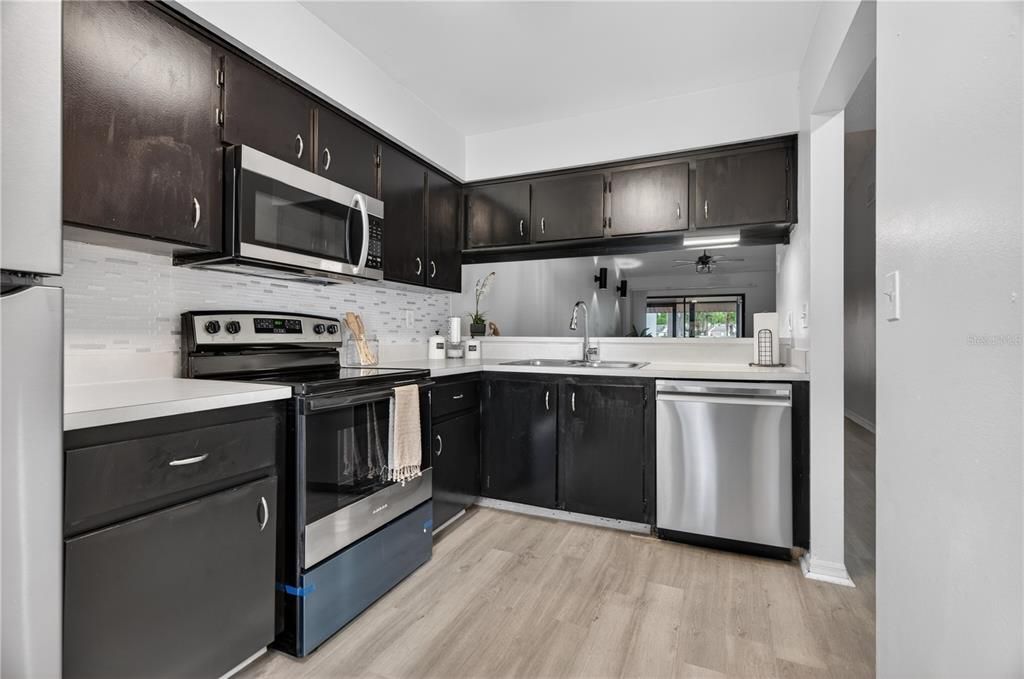 Activo con contrato: $149,900 (2 camas, 2 baños, 921 Pies cuadrados)