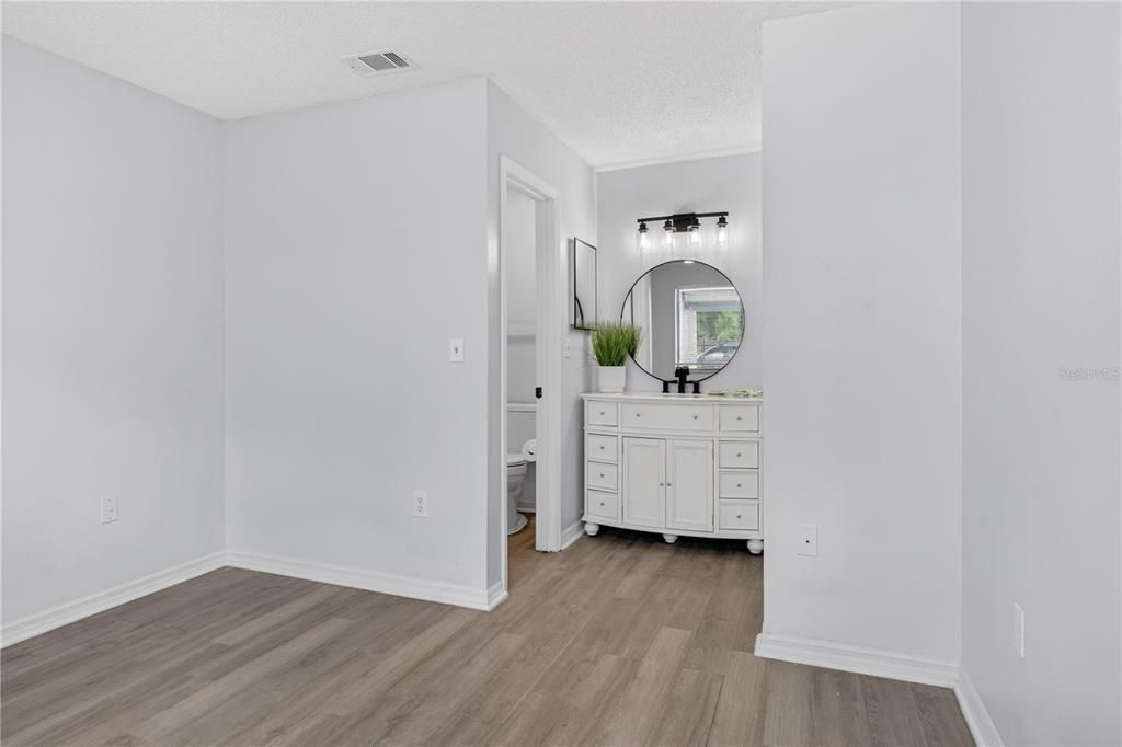 Activo con contrato: $149,900 (2 camas, 2 baños, 921 Pies cuadrados)