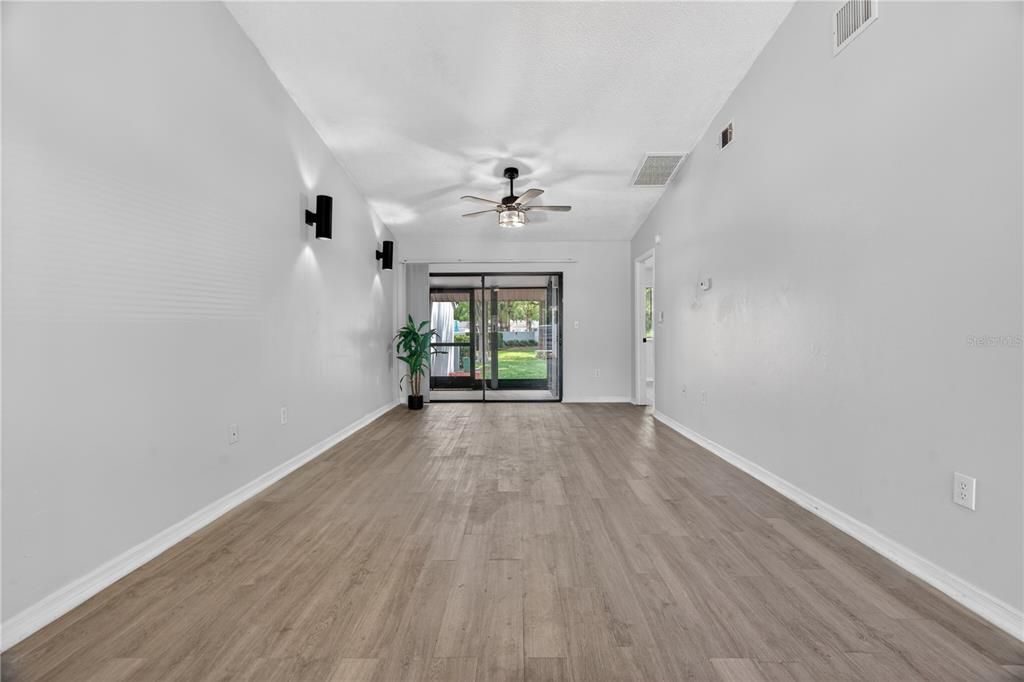 Activo con contrato: $149,900 (2 camas, 2 baños, 921 Pies cuadrados)
