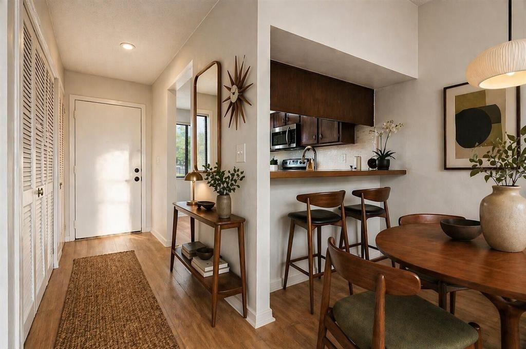 Activo con contrato: $149,900 (2 camas, 2 baños, 921 Pies cuadrados)